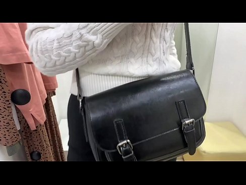 ❤️ Публична мастурбация на младата кучка FeralBerry с вибратор в стаята за обличане Руско порно в bg.dreamypassionjourney.ru ️❤
